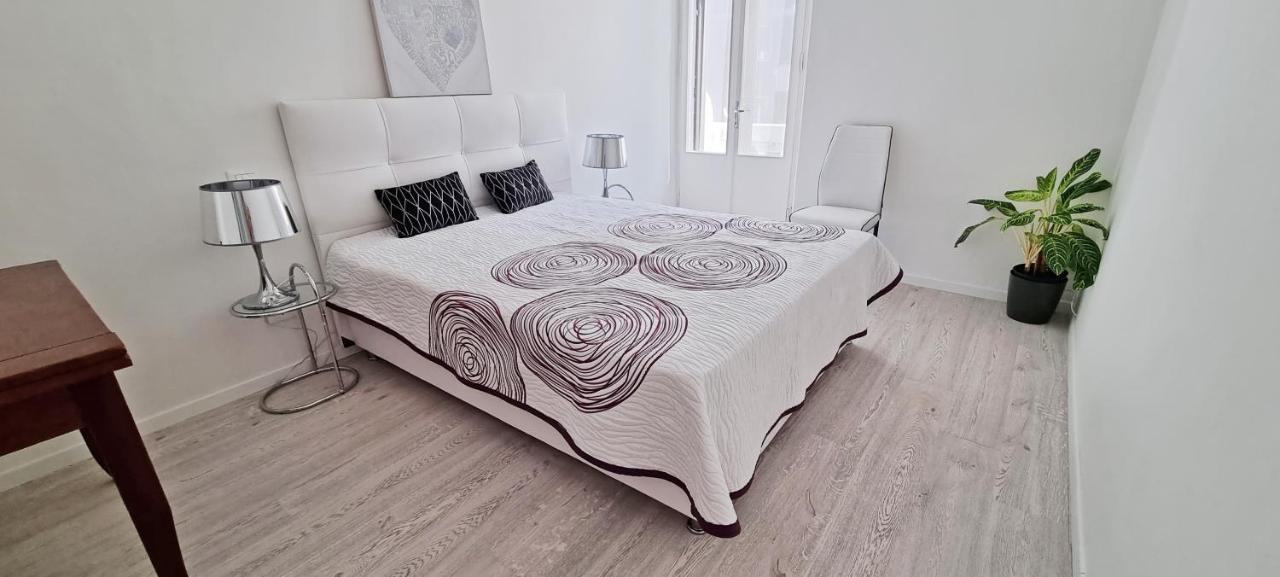 Casa Bianca - 2 Bedroom Design Apartment 的里雅斯特 外观 照片